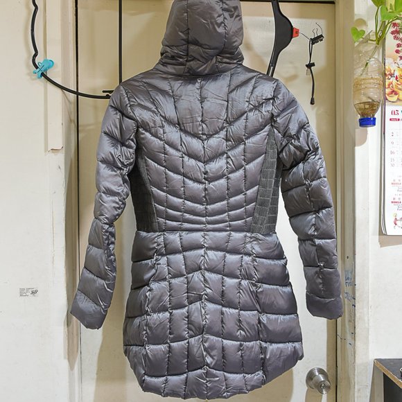 Bernardo Women's Charcoal Eco Plume Insulation Quilted Jacket - Picture 5 of 10